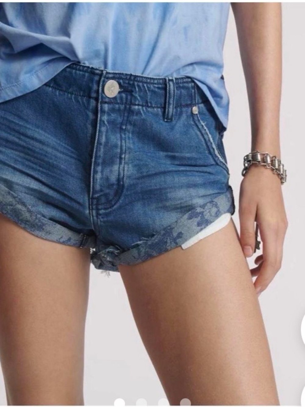 One Teaspoon Bandits Medium Wash Denim Cutoff Shorts Size 25 Button Fly
